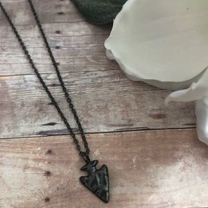 NWT Handmade hammered arrow gunmetal gray necklace